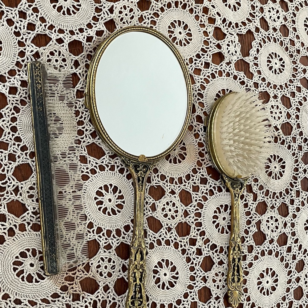 Vintage mirror, brush, comb set - Picture 2 of 16